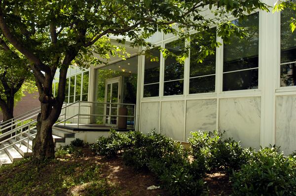 Another view of the Gulf Oil building located at 131 Ponce de Leon taken in 2007. (W.A. BRIDGES JR. / AJC staff)