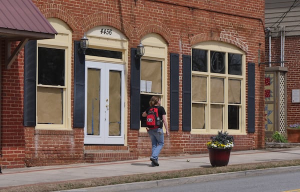 Empty stores in Historic Downtown Powder Springs (HYOSUB SHIN / HSHIN@AJC.COM)