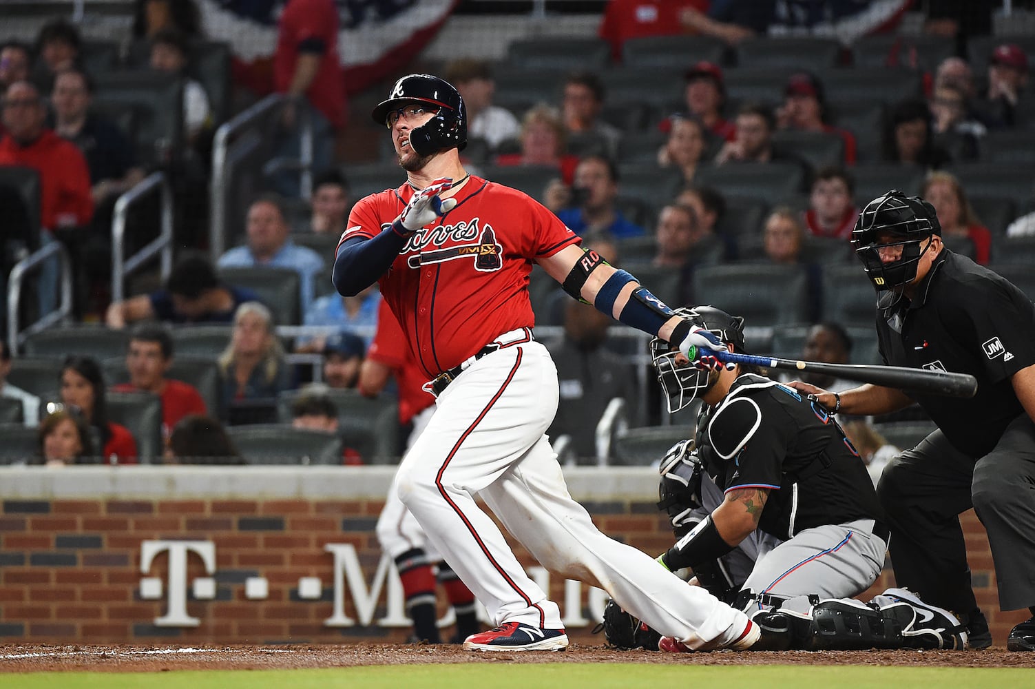 Photos: Braves break out red uniforms, host Marlins