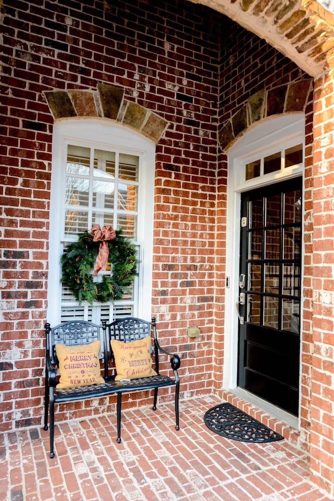 Alpharetta cottage shines with transitional update