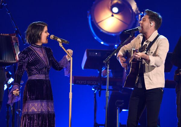  Maren Morris, left, and Niall Horan perform at the 51st annual CMA Awards at the Bridgestone Arena on Wednesday, Nov. 8, 2017, in Nashville, Tenn. (Photo by Chris Pizzello/Invision/AP)