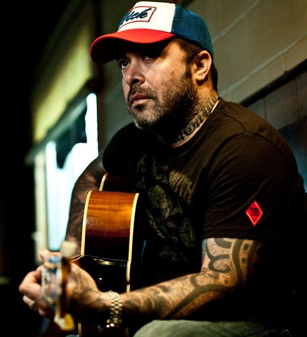  Aaron Lewis will play two sets at his Atlanta show. Photo: Jim Wright