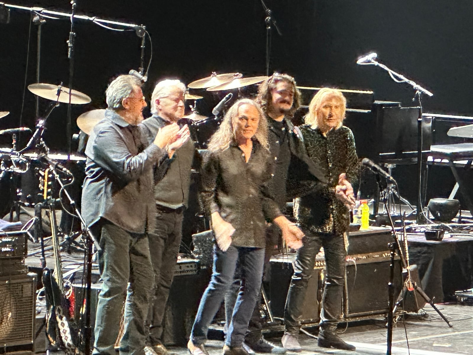 The Eagles gather to say goodbye after the two-hour concert at State Farm Arena Nov. 4, 2023. RODNEY HO/rho@ajc.com