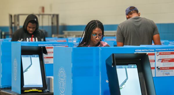 Mariama Dabo (CQ-foreground) casts her ballot at Rhodes Jordan Park in Lawrenceville. PHIL SKINNER FOR THE ATLANTA JOURNAL-CONSTITUTION