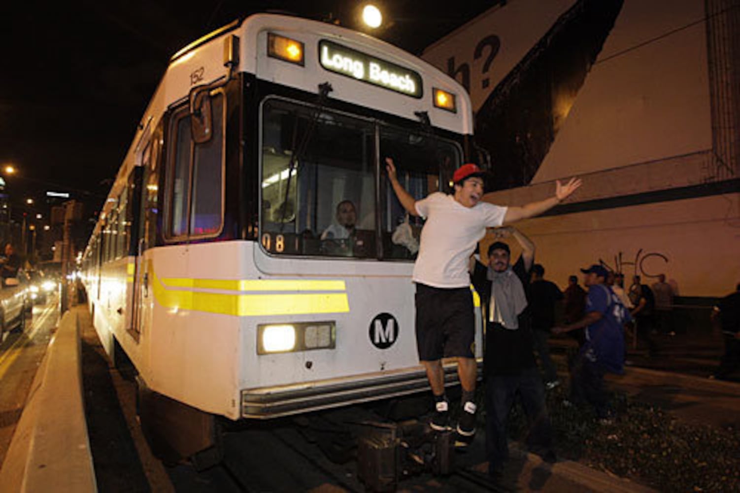 Lakers fans riot in L.A. after NBA title