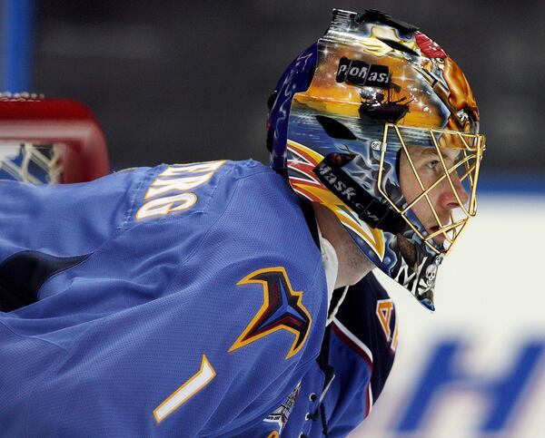 Thrashers goaltender #1 Johan Hedberg concentrates on the puck as the Maple Leafs prepare to shoot on goal during 1st period action, Philips Arena, Thursday, Nov. 29, 2007.     CURTIS COMPTON / Staff