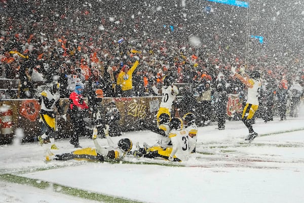 The Pittsburgh Steelers celebrate an interception in the second half of an NFL football game against the Cleveland Browns, Thursday, Nov. 21, 2024, in Cleveland. (AP Photo/Sue Ogrocki)