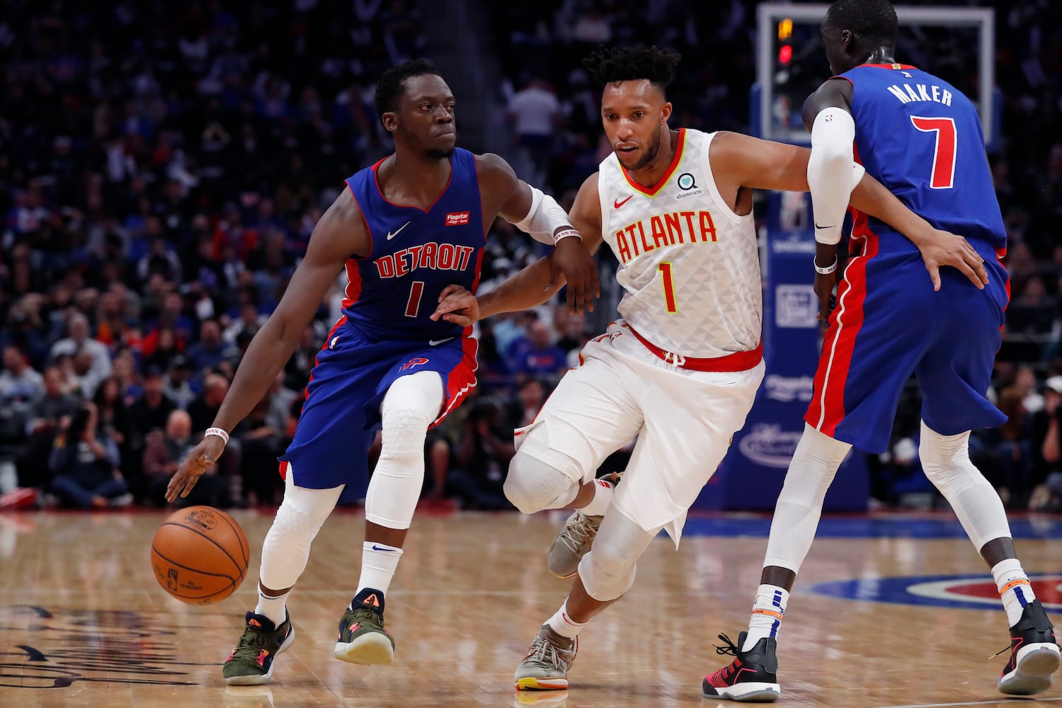 Photos: Hawks open season against Pistons