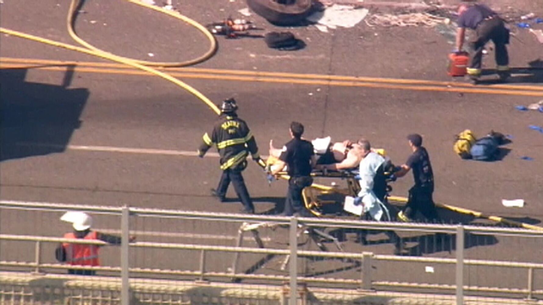 4 dead in crash between Duck vehicle, bus