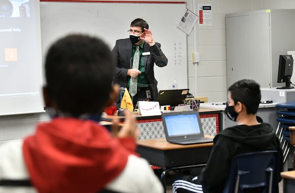 November 18, 2020 Lawrenceville - Virin Vedder, coordinator of Dual Language Immersion program, speaks to students during 6th grade dual language class at Sweetwater Middle School in Lawrenceville on Wednesday, November 18, 2020. (Hyosub Shin / Hyosub.Shin@ajc.com)