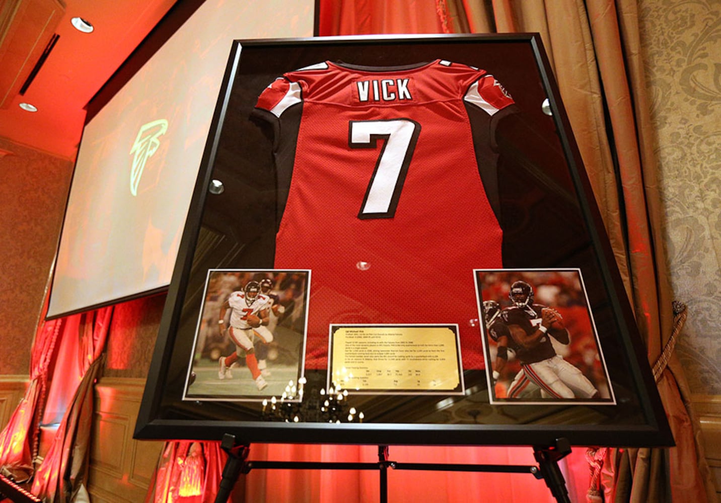 Photos: Retirement ceremony for Michael Vick, Roddy White