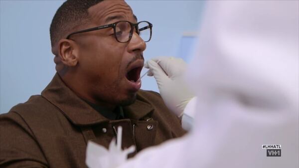  Stevie J takes a paternity test.