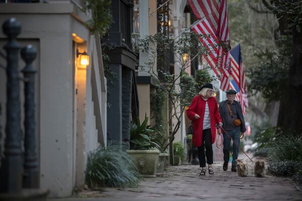 SAVANNAH, GA - FEBRUARY 26, 2024: Visitors from Virgina walk their dogs down famous Jones Street in the heart of SavannahÕs Landmark Historic District, Monday, Feb. 26, 2024, Savannah, Ga. Jones Street is an example of the Oglethorpe Plan with zero setbacks on the homes facing the street. (AJC Photo/Stephen B. Morton)