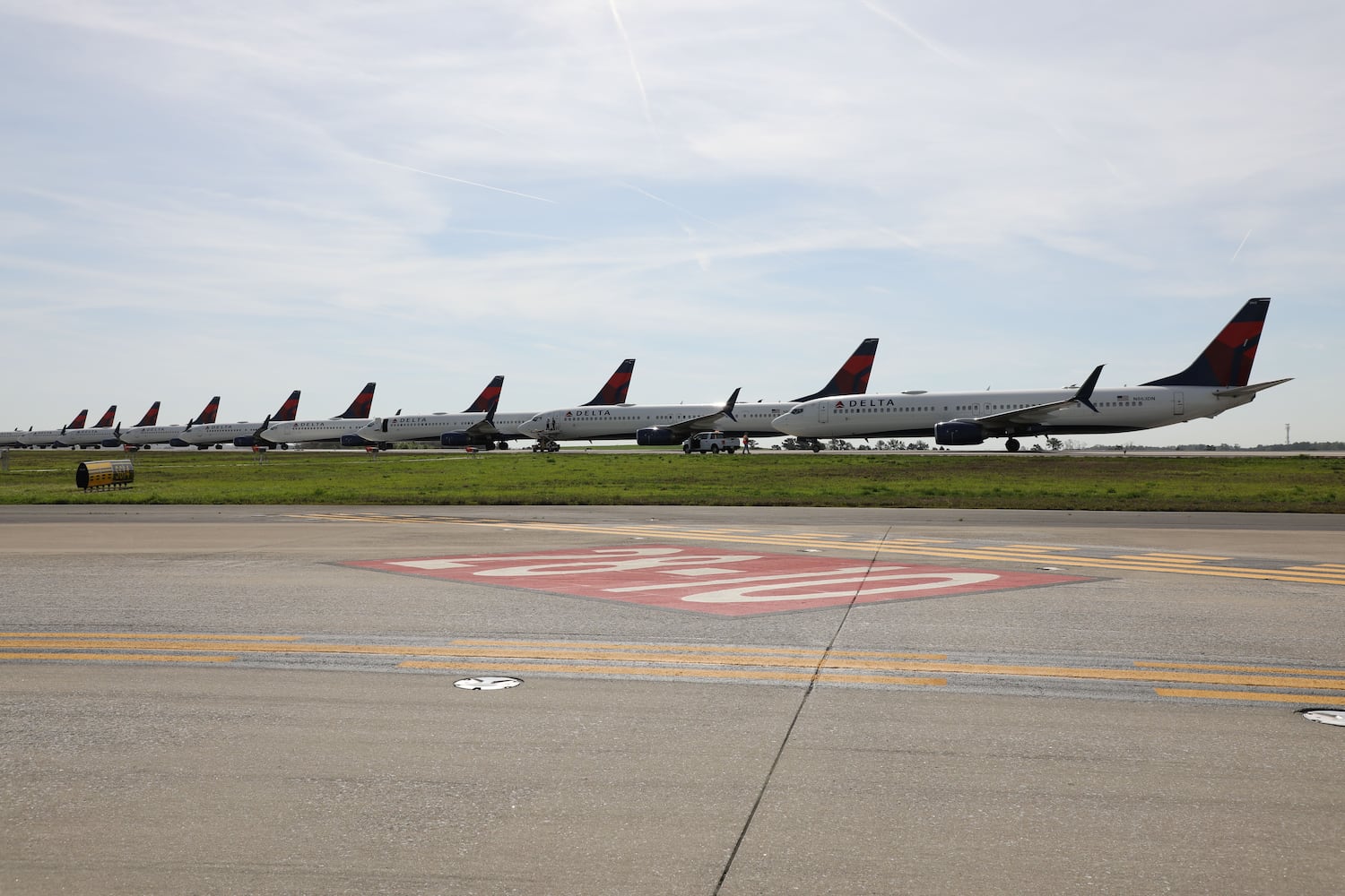 Flight cuts: Delta planes parked on runway, taxiways