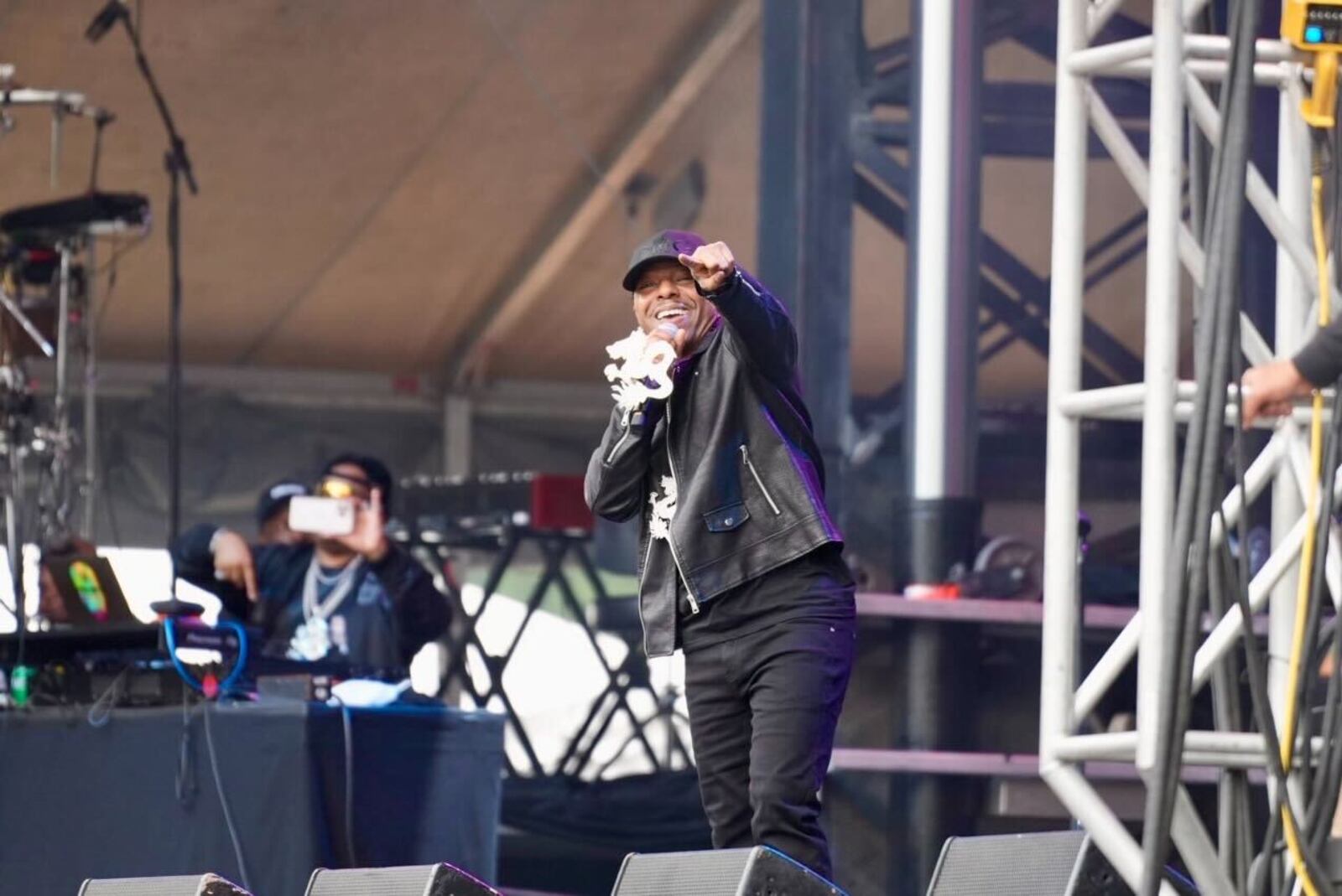 Sisqo on stage with Dru Hill at the 2024 One Musicfest.