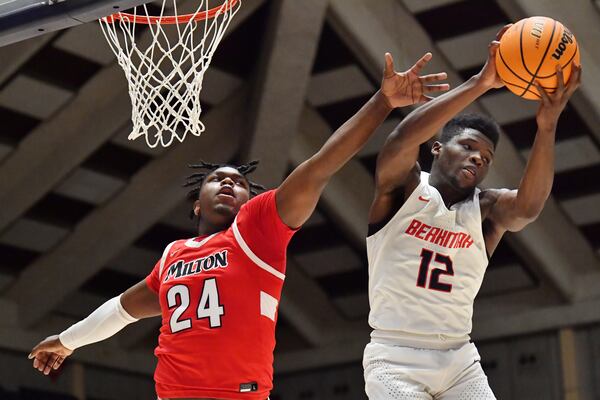 Lebbeus Overton (24) was a starter on Milton's state-winning basketball team in 2021. Milton won the 7A title 52-47 over Berkmar. (Hyosub Shin / Hyosub.Shin@ajc.com)