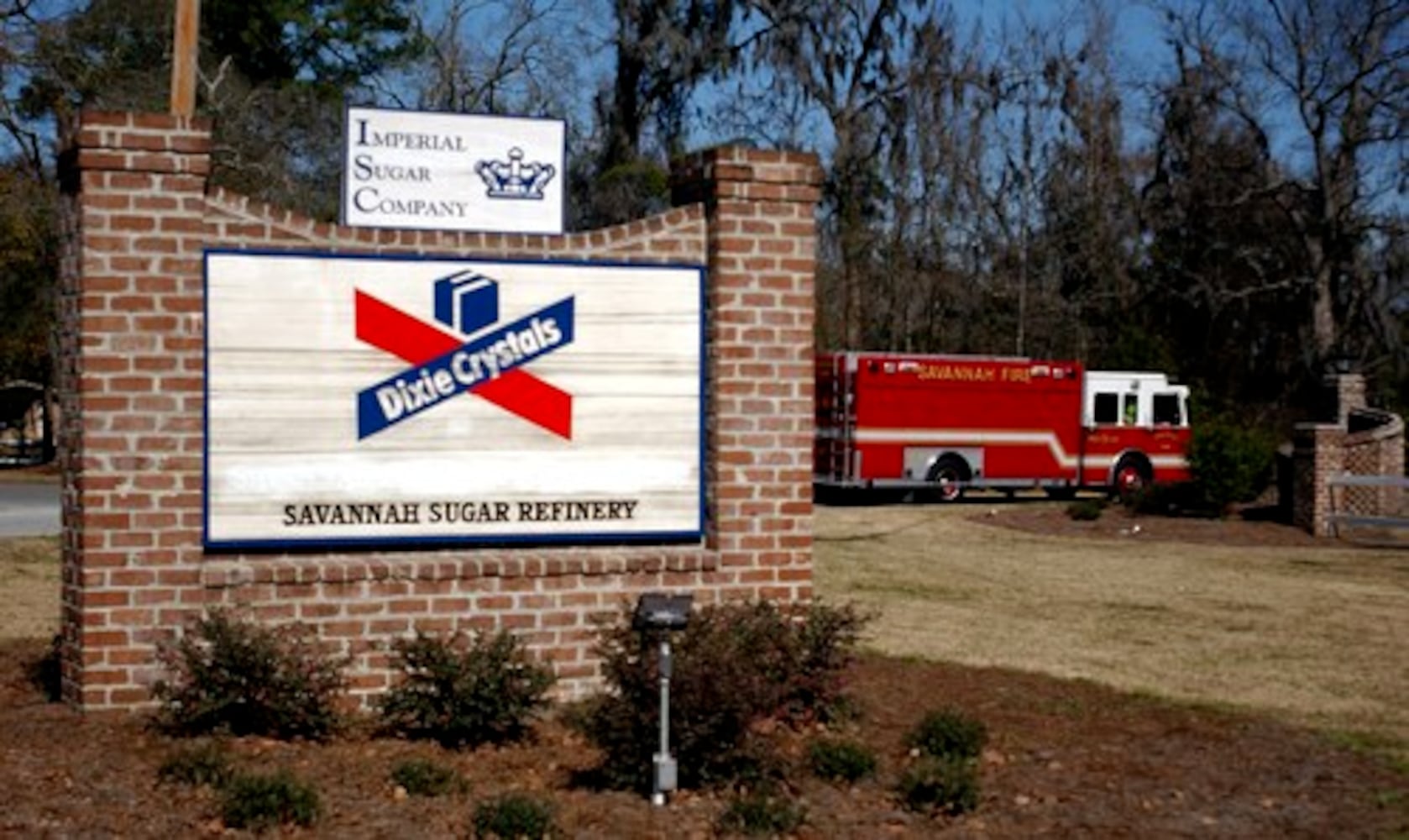 Explosion rocks sugar refinery plant near Savannah