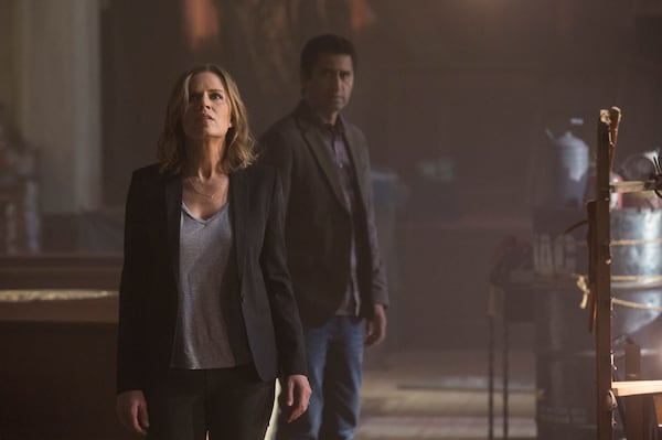 Kim Dickens as Miranda and Cliff Curtis as Sean - Fear the Walking Dead _ Season 1, Episode 1 - Photo Credit: Justin Lubin/AMC Kim Dickens as Miranda and Cliff Curtis as Sean - Fear the Walking Dead _ Season 1, Episode 1 - Photo Credit: Justin Lubin/AMC