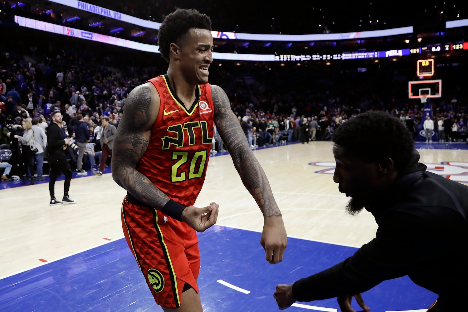 Photos: Hawks surprise the 76ers