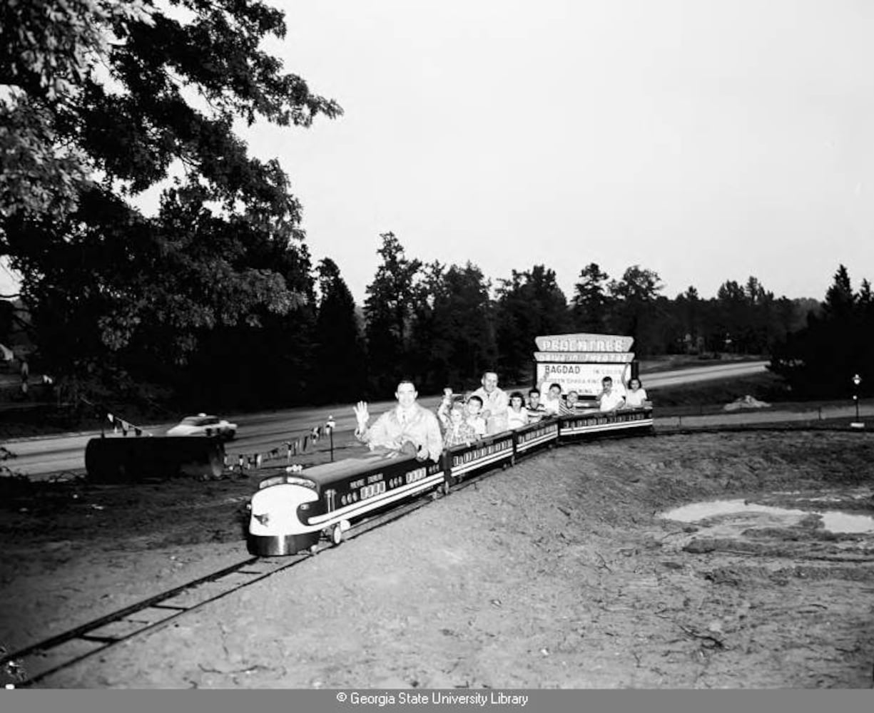 Flashback Photos: The golden age of Atlanta's drive-in theaters