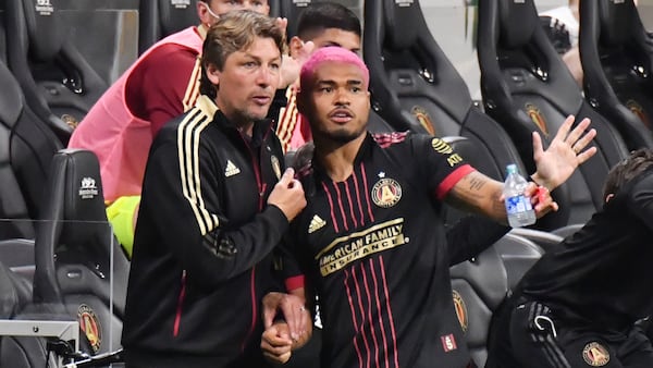 Atlanta United head coach Gabriel Heinze  (left) confers with striker Josef Martinez (7) during the second half against Chicago Saturday, April 24, 2021, at Mercedes-Benz Stadium in Atlanta. (Hyosub Shin / Hyosub.Shin@ajc.com)