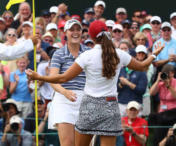 Augusta National Women's Amateur winner Jennifer Kupcho (left) gets ready to hug it out with runner-up Maria Fassi  on No. 18. (Curtis Compton/ccompton@ajc.com)