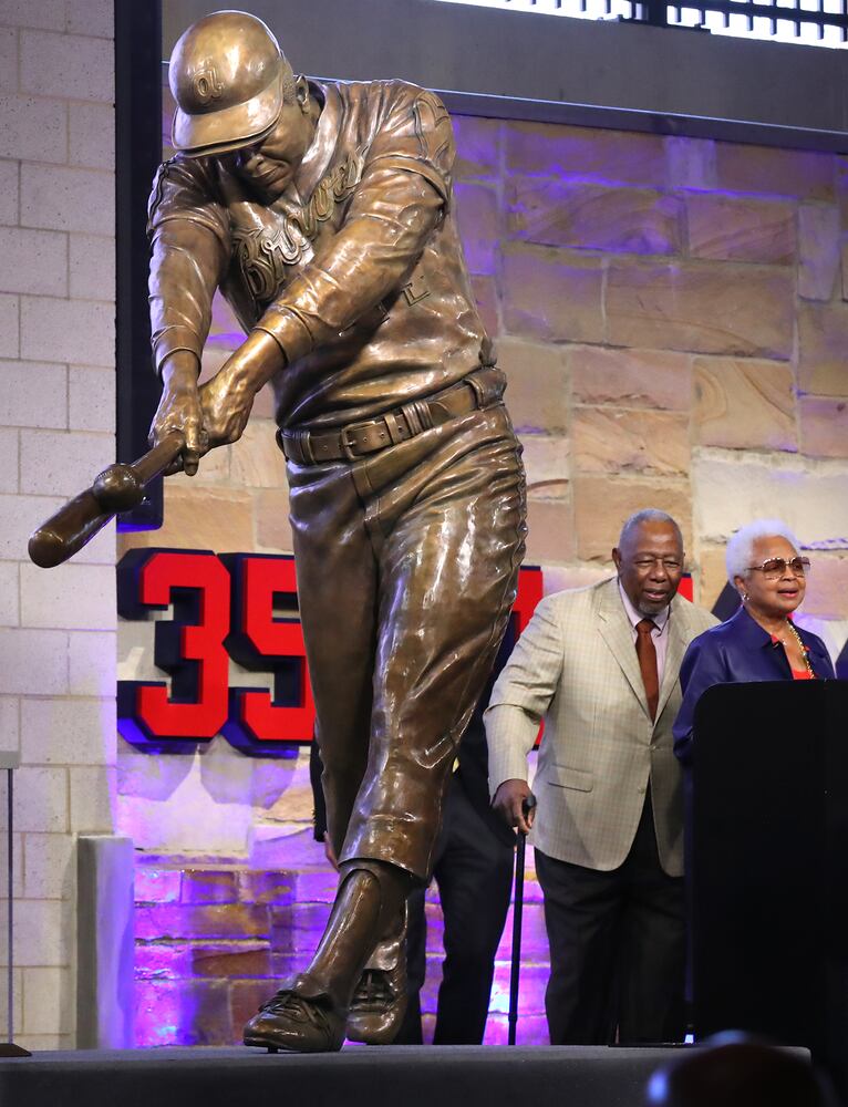 SunTrust Park honors Hank Aaron