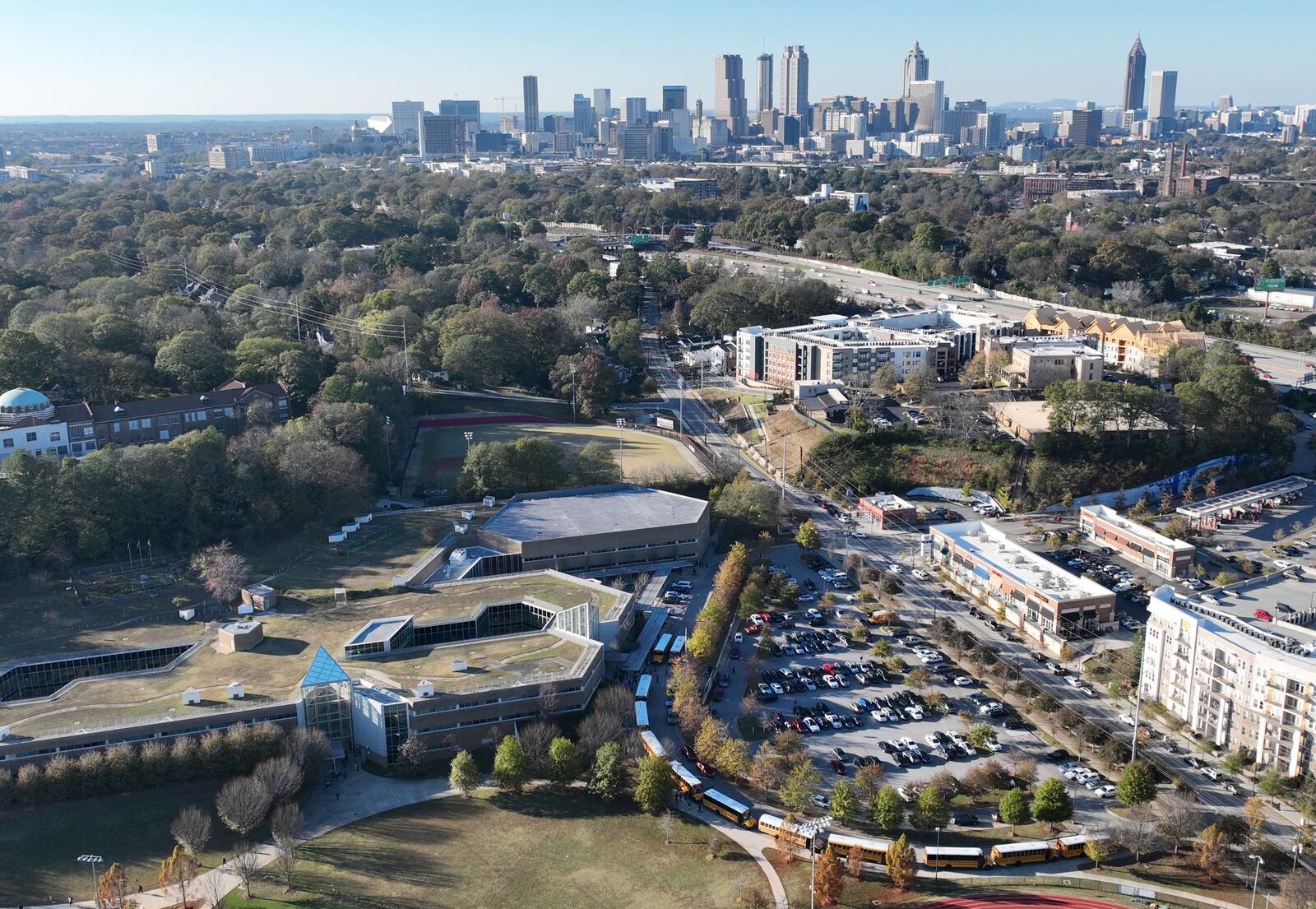 Aerial photograph shows Maynard Holbrook Jackson High School, located near I-20 (background right), on Thursday, November 17, 2022. The project, titled “Monitoring Air Pollution in Underserved South Atlanta (MAP-USA),” was recently awarded a nearly $500,000 grant by the federal Environmental Protection Agency and is one of two air pollution research campaign in the Atlanta-area that received new funding from the agency. (Hyosub Shin / Hyosub.Shin@ajc.com)