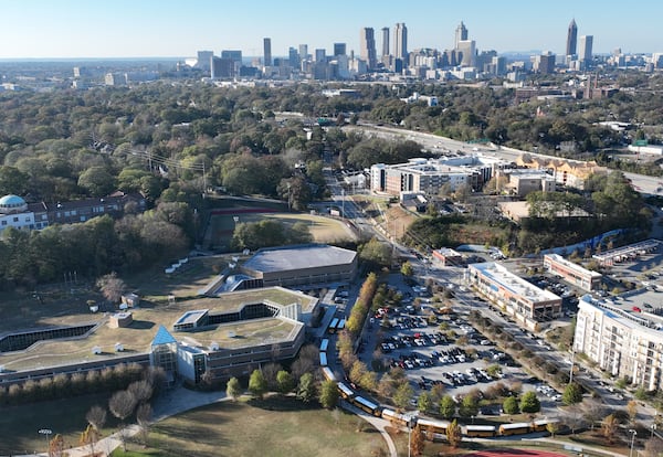 Aerial photograph shows Maynard Holbrook Jackson High School, located near I-20 (background right), on Thursday, November 17, 2022. The project, titled “Monitoring Air Pollution in Underserved South Atlanta (MAP-USA),” was recently awarded a nearly $500,000 grant by the federal Environmental Protection Agency and is one of two air pollution research campaign in the Atlanta-area that received new funding from the agency. (Hyosub Shin / Hyosub.Shin@ajc.com)