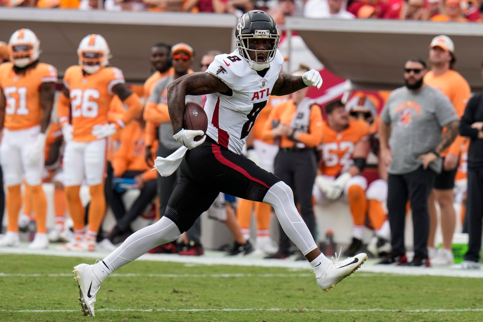 Atlanta Falcons tight end Kyle Pitts (8) runs after a catch for a touchdown against the Tampa Bay Buccaneers during the first half of an NFL football game, Sunday, Oct. 27, 2024, in Tampa. (AP Photo/Chris O'Meara)