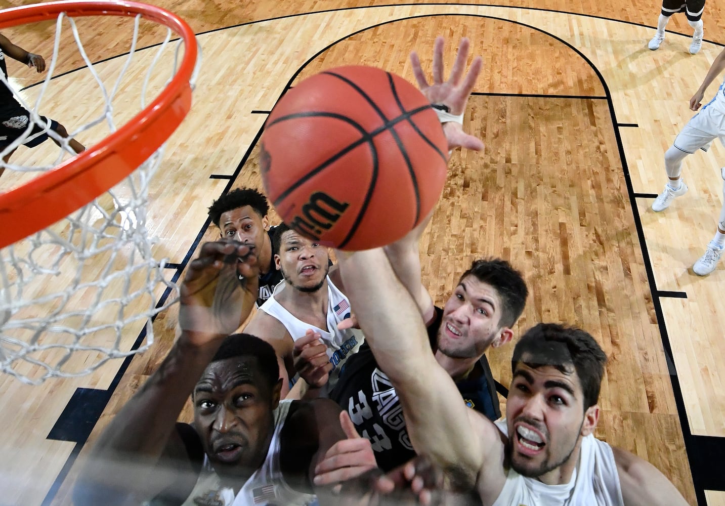 Tar Heels top Bulldogs 71-65