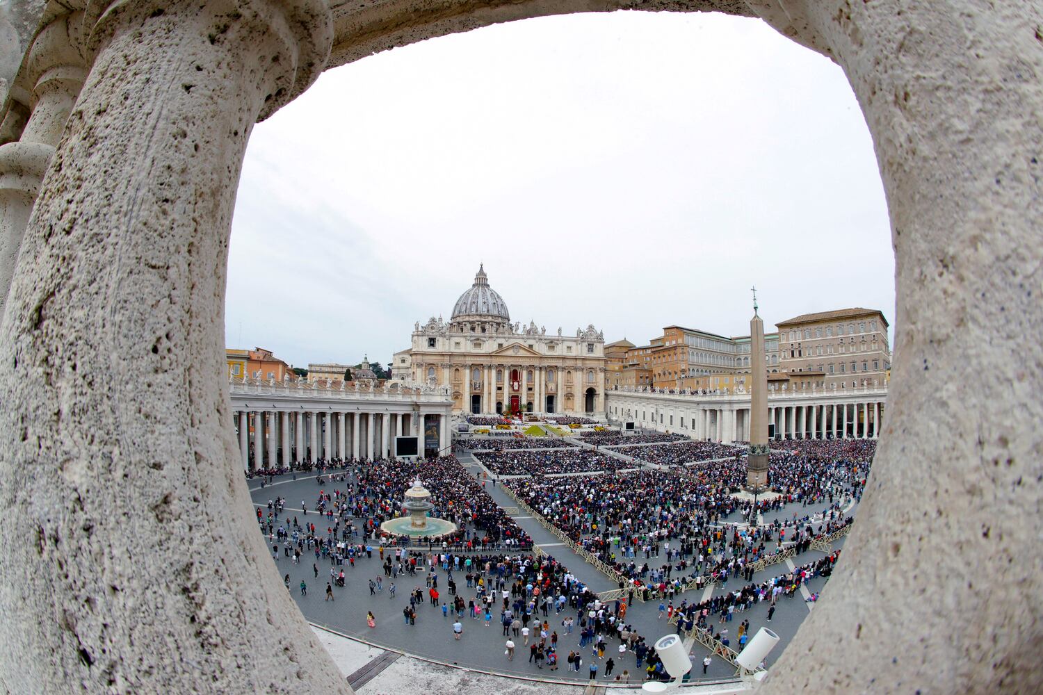 Photos: Pope Francis celebrates Easter Mass at the Vatican