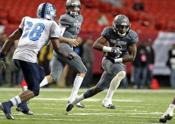 December 15, 2012 - Atlanta, Ga: Norcross running back Alvin Kamara (6) runs for yardage after a handoff by quarterback Joseph Wilber, center, during Norcross's 4th quarter rally of their 21-14 win over Lovejoy in the Class AAAAAA High School Football Final at the Georgia Dome Saturday night in Atlanta, Ga., December 15, 2012. JASON GETZ / JGETZ@AJC.COM