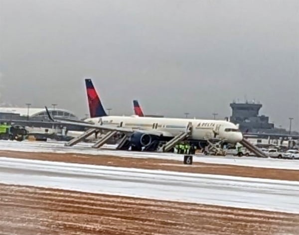 A Delta plane had an engine issue at Hartsfield-Jackson International Airport and passengers had to evacuate by emergency slides Friday. Courtesy of Jonathan Razza