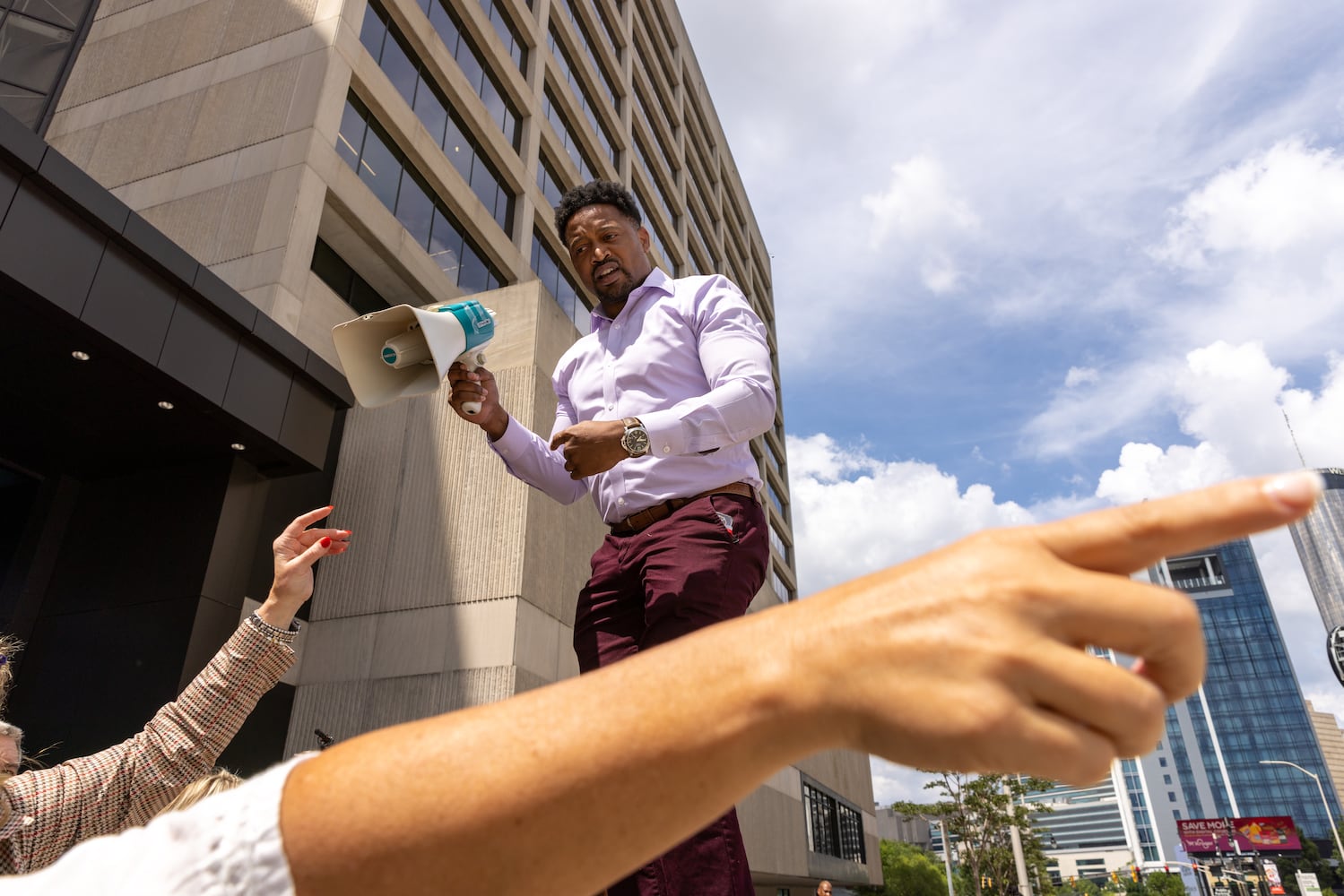 Hundreds of CNN alum bid farewell to CNN Center