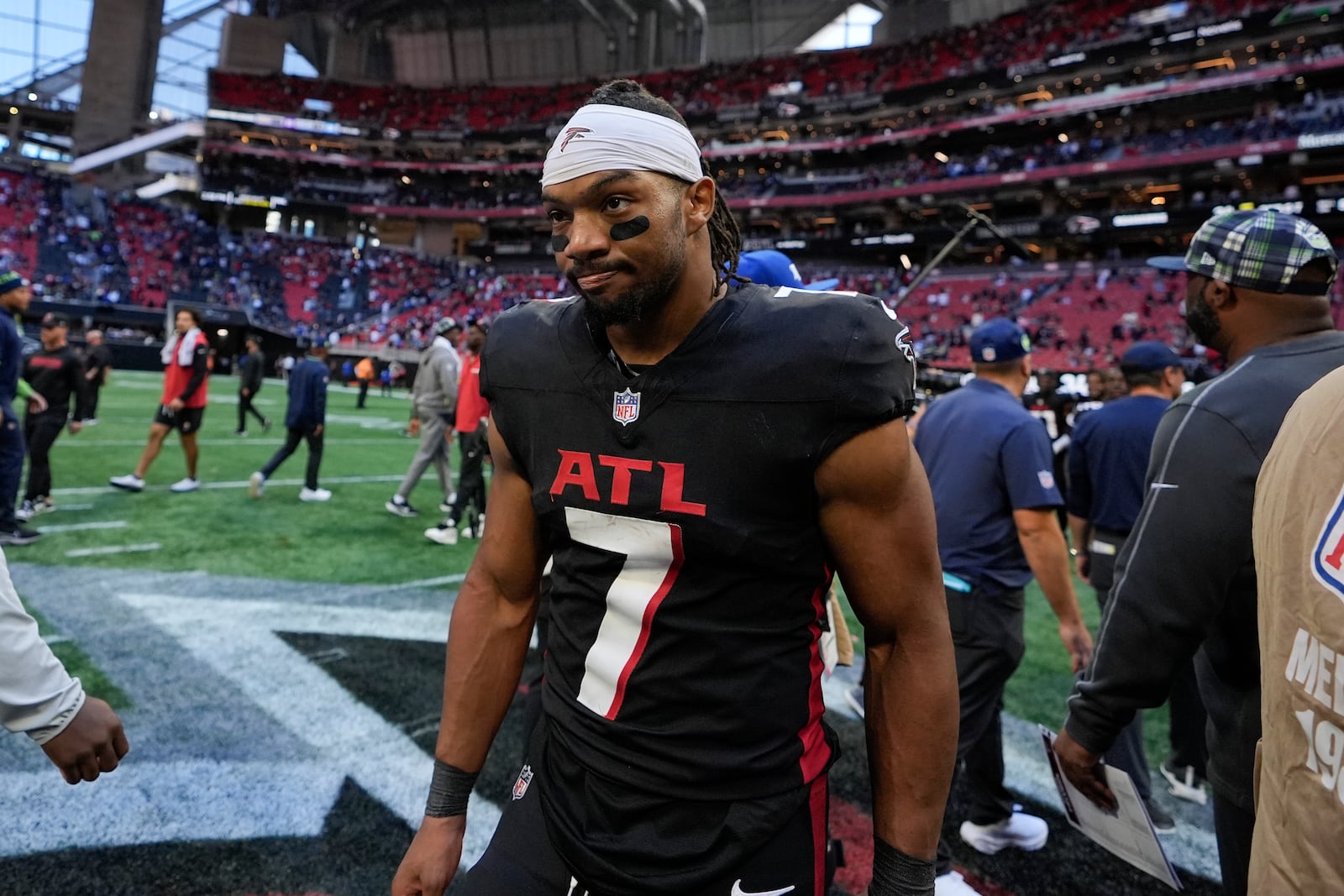 Atlanta Falcons running back Bijan Robinson (7) walks off the field after an NFL football game, Sunday, Oct. 20, 2024, in Atlanta. (AP Photo/Brynn Anderson)