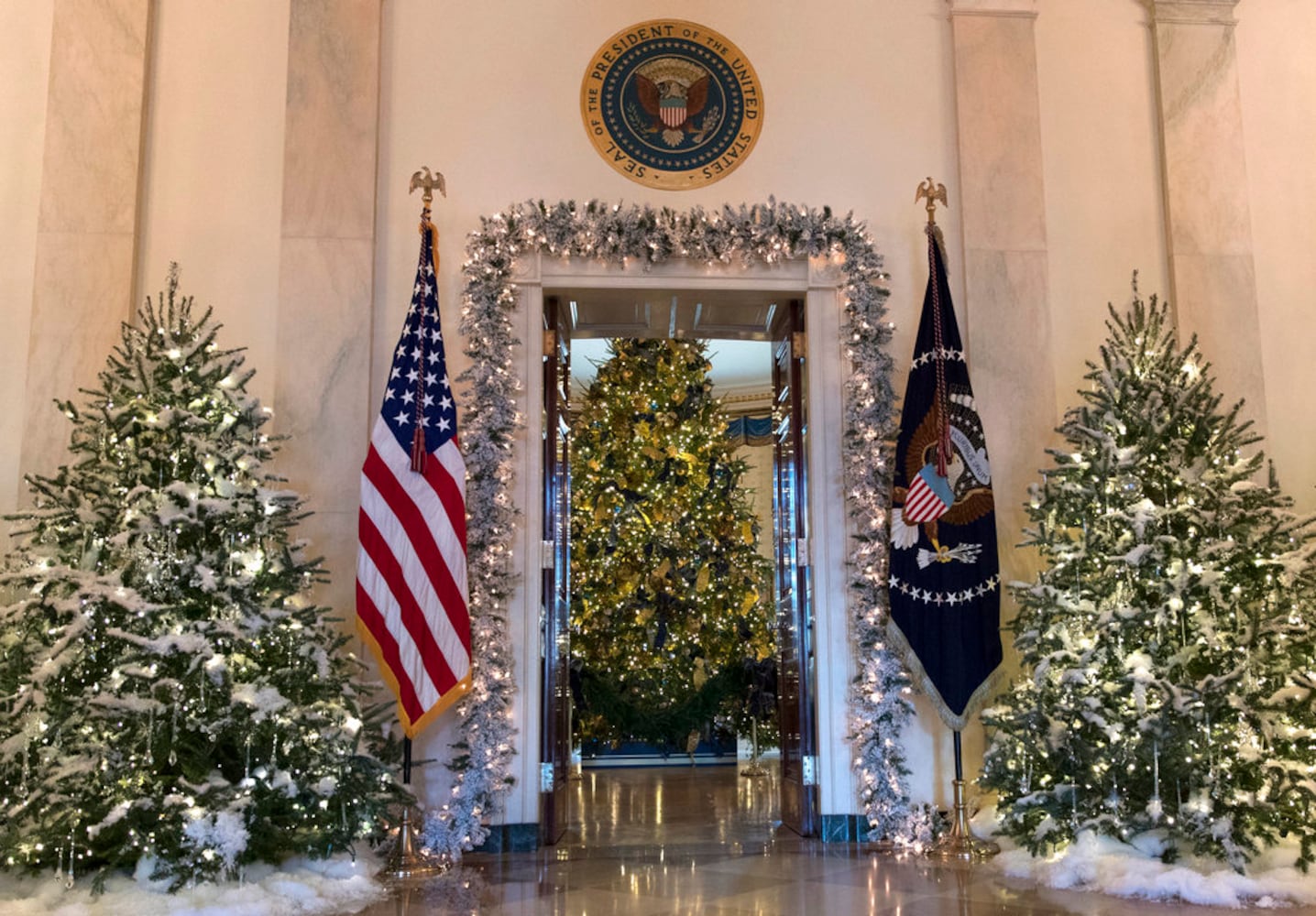 Photos: Melania Trump unveils White House Christmas decorations