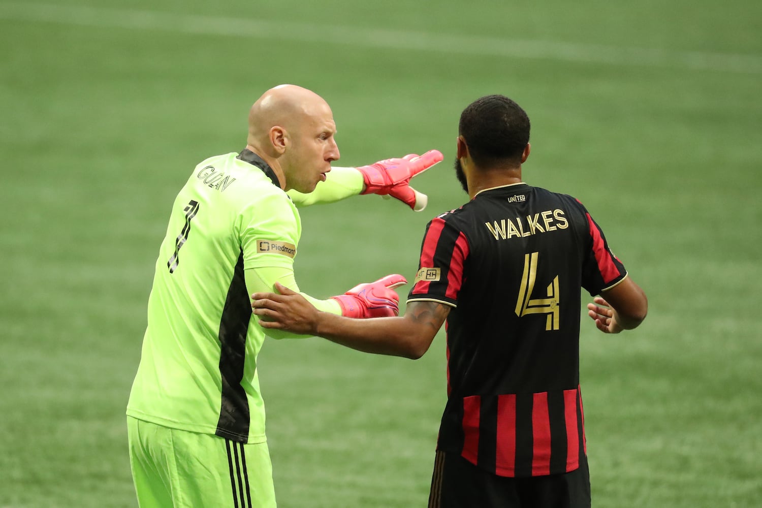 Atlanta United goalkeeper Brad Guzan, left, talks with defender Anton Walkes in the first half against Miami at Mercedes-Benz Stadium Saturday, September 19, 2020 in Atlanta. Atlanta United lost 2-1. JASON GETZ FOR THE ATLANTA JOURNAL-CONSTITUTION