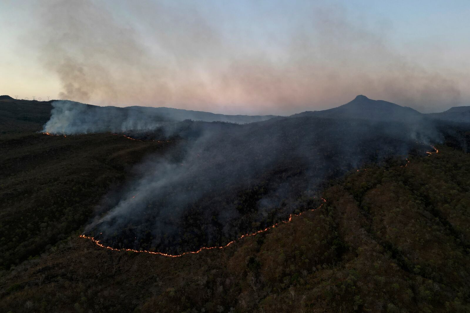 FILE - Fires spread through the environmental protection area of Pouso Alto, in Chapada dos Veadeiros National Park, during dry season, in Colinas do Sul, Goias state, Brazil, Sept. 9, 2024. (AP Photo/Eraldo Peres, File)