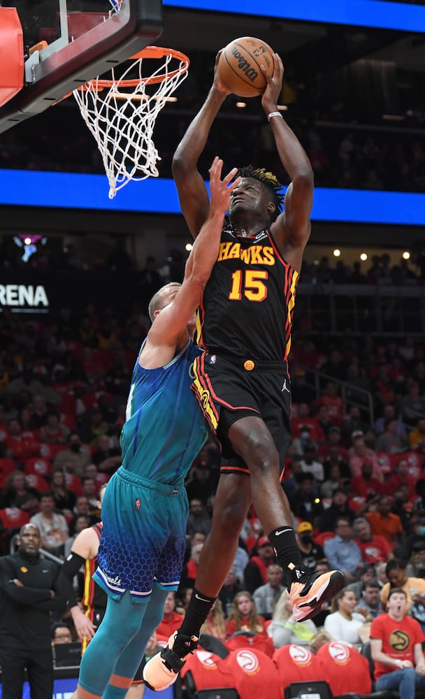 Hawks-Hornets playoff photo