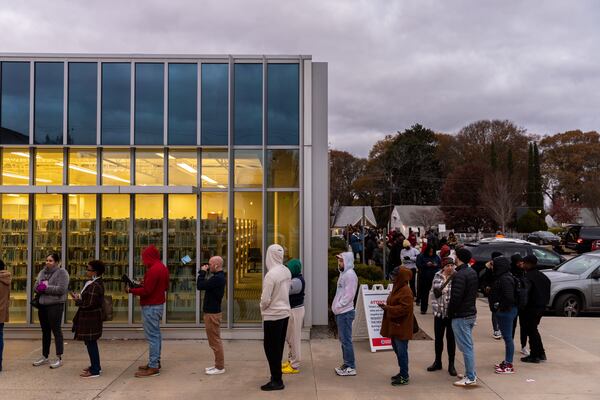 Voters wait in line at Metropolitan Library on the last day of early voting in Atlanta on Friday, December 2, 2022.   (Arvin Temkar / arvin.temkar@ajc.com)