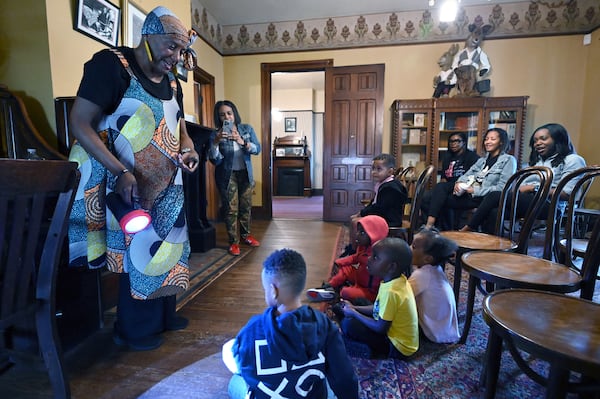 Story teller Josie Bailey tells The People Could Fly, American Black folktales, in front of guests from Jack and Jill Atlanta at The Wren's Nest, Saturday, February 8, 2025, in Atlanta. (Hyosub Shin / AJC)