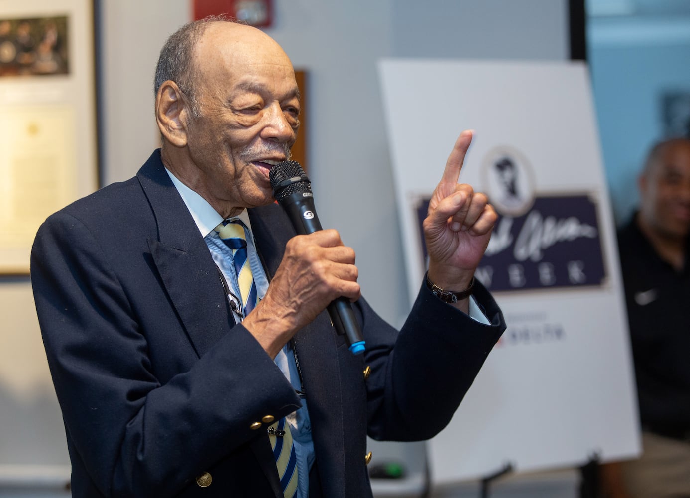 Photos: Hank Aaron shares wisdom, experiences with young athletes