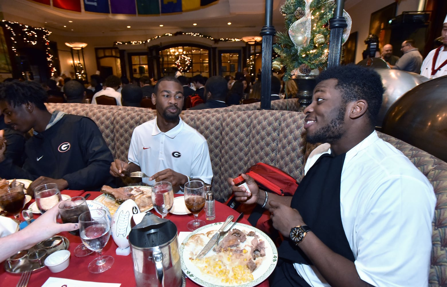 Photos: The scene at the Rose Bowl as Georgia, Oklahoma game nears