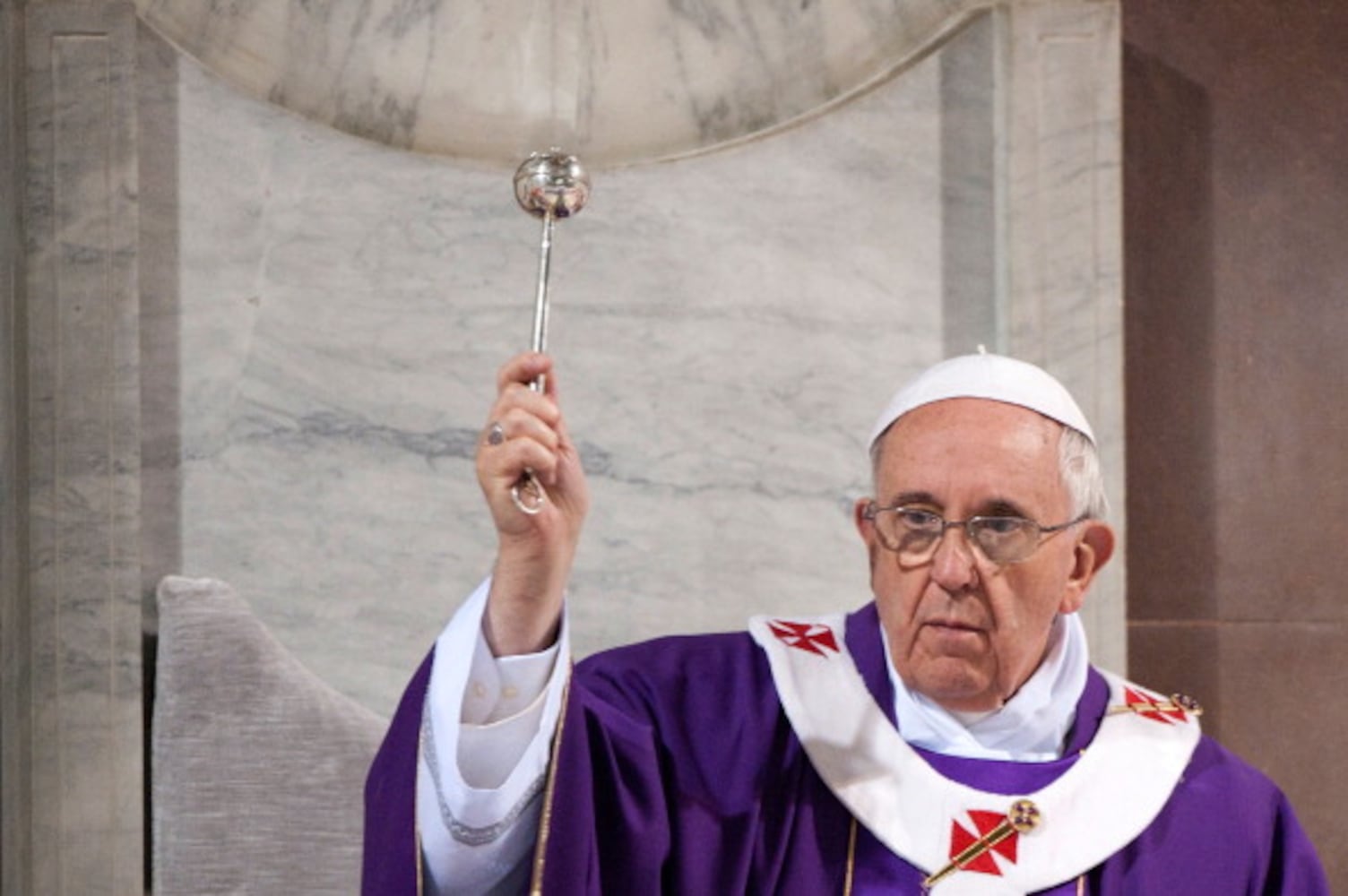 Pope Francis delivers his blessing during the Ash Wednesday (March 5, 2014)