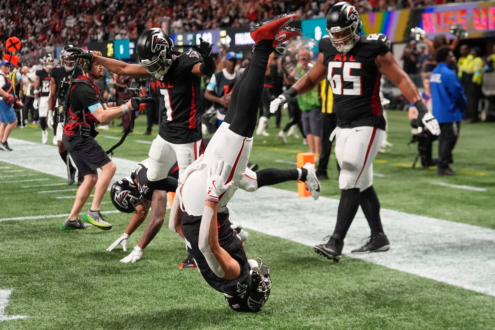 Atlanta Falcons wide receiver Drake London celebrates his touchdown reception during the first half of an NFL football game against the Dallas Cowboys, Sunday, Nov. 3, 2024, in Atlanta. (AP Photo/ John Bazemore)