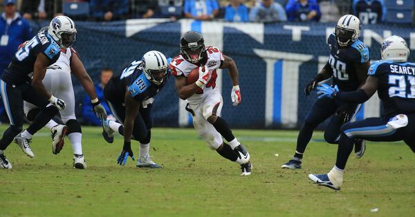 102515 NASHVILLE: -- Falcons running back Devonta Freeman cuts through Titans defenders during the second half in a football game on Sunday, Oct. 25, 2015, in Nashville. Curtis Compton / ccompton@ajc.com