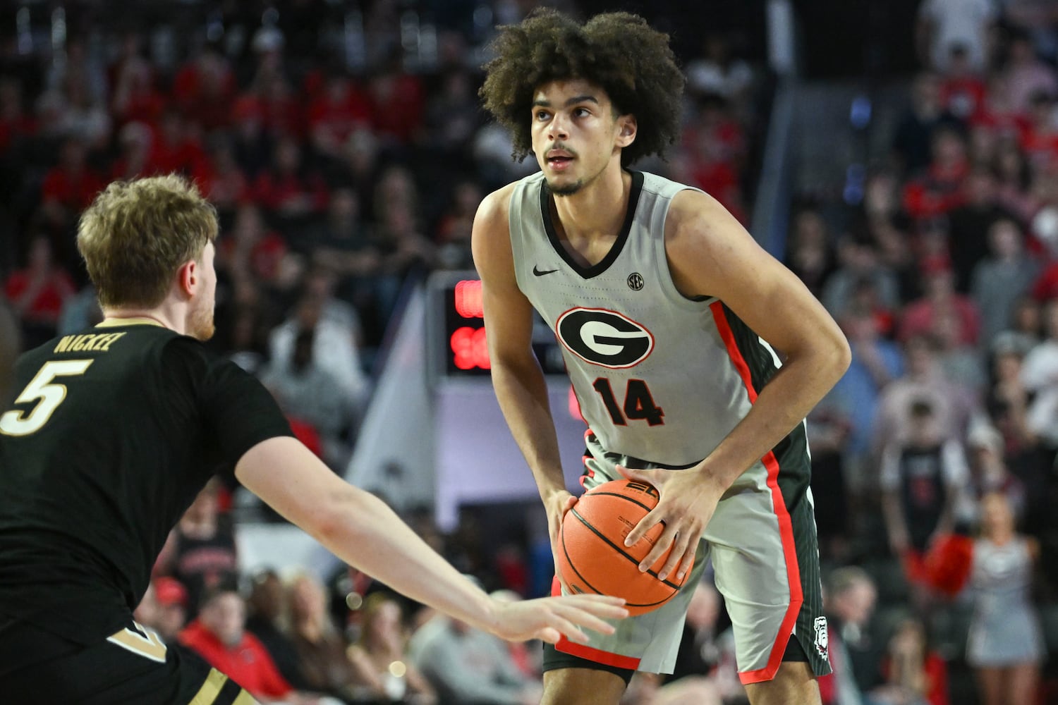 Georgia forward Asa Newell (14) sets up for a pass against Vanderbilt guard Tyler Nickel (5) during the second half of an NCAA Basketball game Saturday, March 8, 2025 at Stegeman Coliseum in Athens. Georgia beat Vanderbilt 79-68. (Daniel Varnado/For the Atlanta Journal-Constitution)