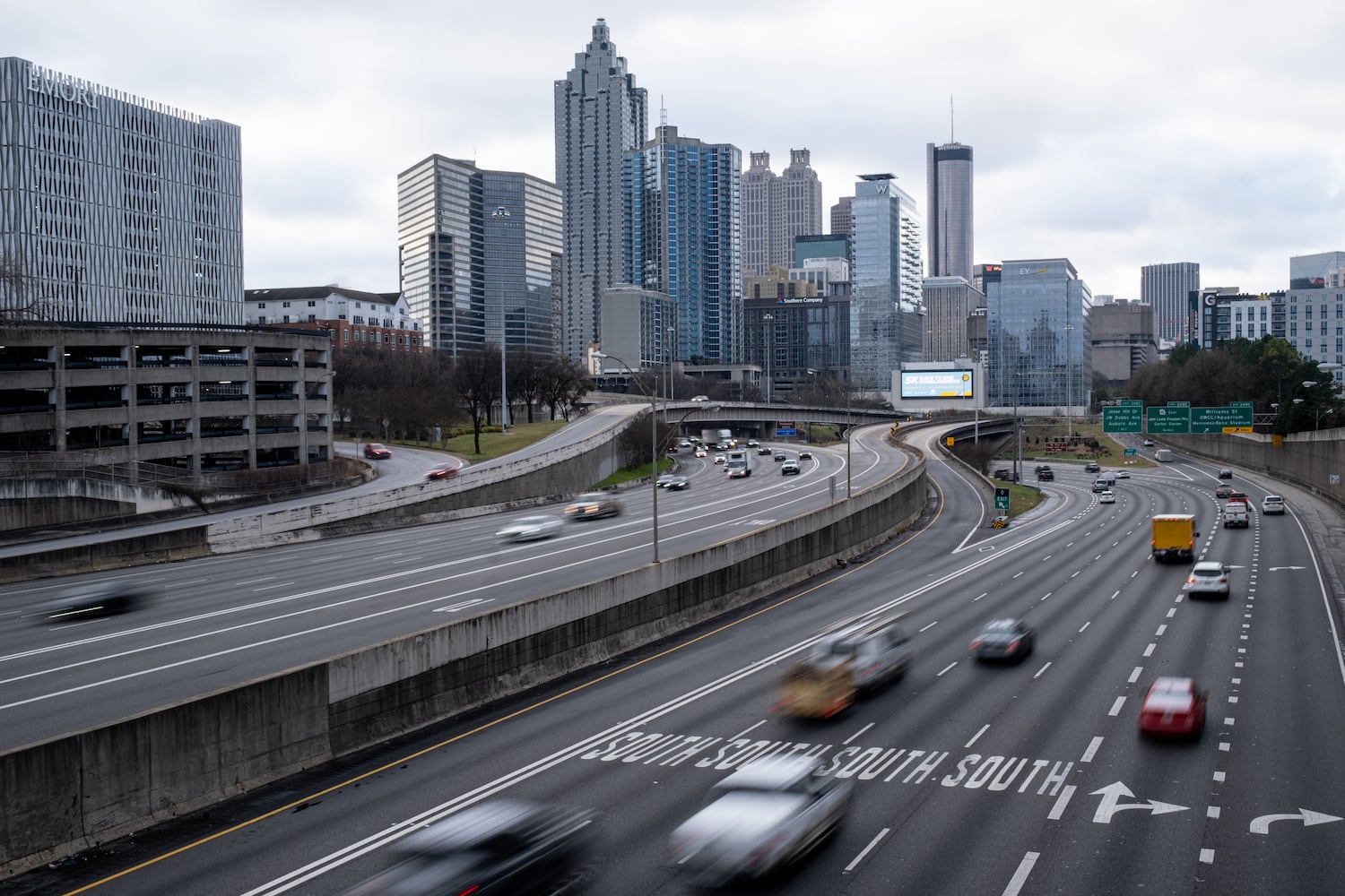 Traffic flows freely along the Downtown Connector on Monday morning, January 17, 2022. Some roads were clear of ice following the winter storm that rolled through metro Atlanta and North Georgia on Sunday. (Photo: Ben Gray for The Atlanta Journal-Constitution)