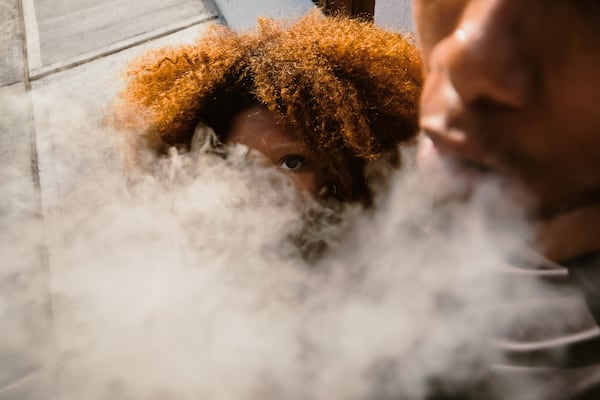  A person vaping in New York, July 7, 2024. Millions of Americans use e-cigarettes — there’s little research into how to help them stop. (Justin J Wee/The New York Times) 